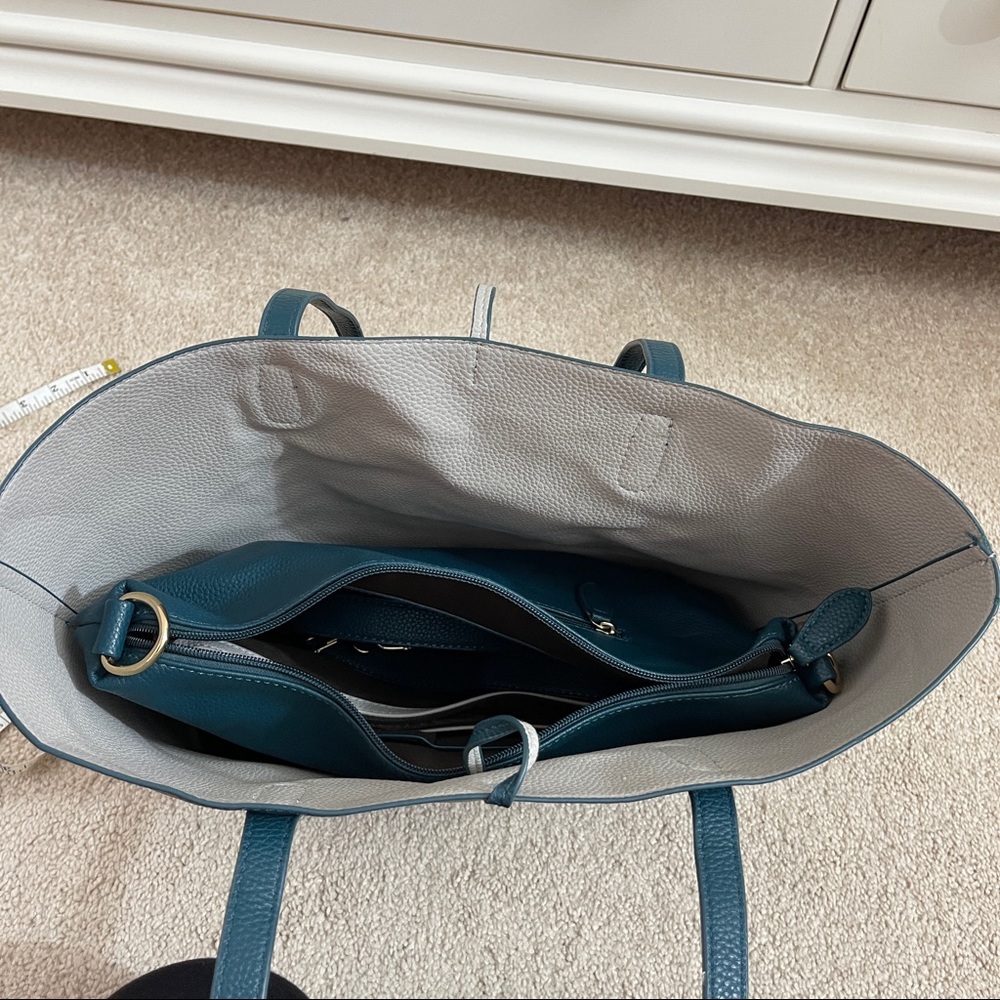Vegan leather tote with insert n crossbody strap - Picture 2 of 10